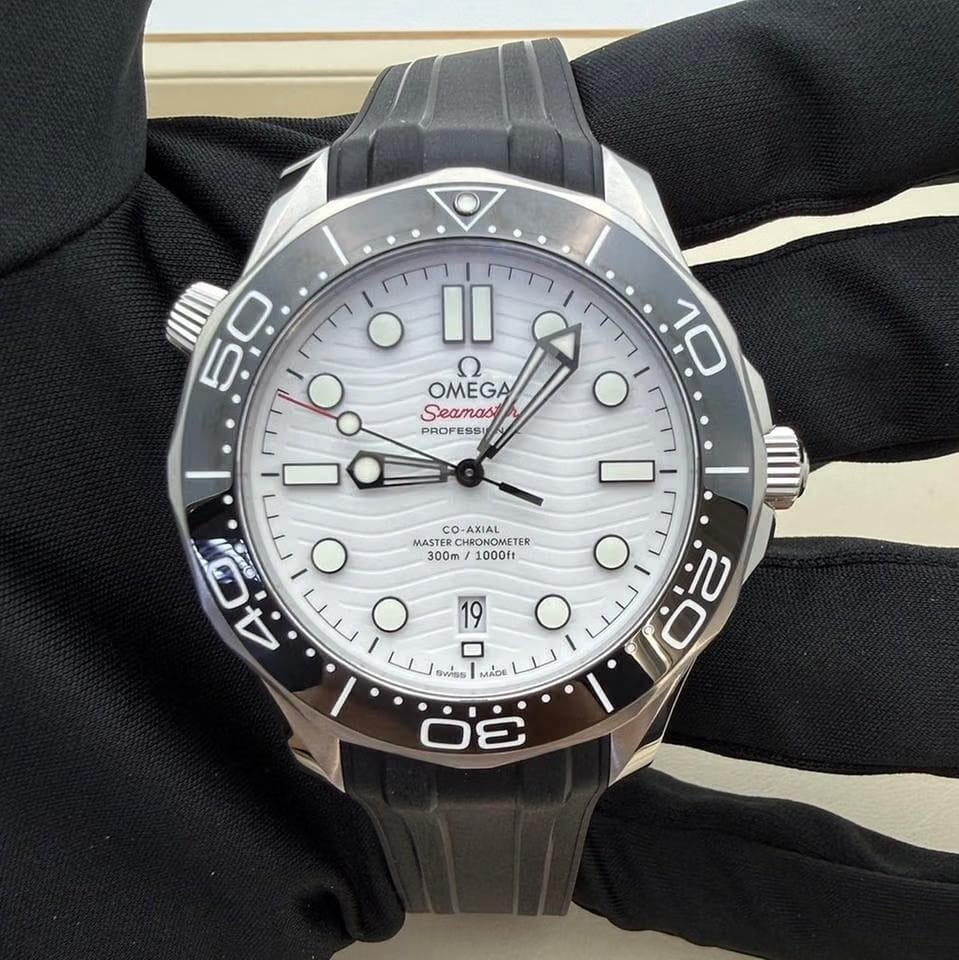 Omega Seamaster Diver 300 MBNIB unworn 2026 white rubber