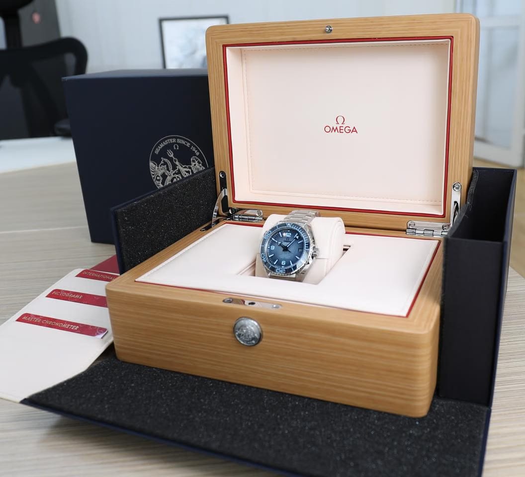 Omega Seamaster Planet Ocean Planet Ocean - Summer Blue - 75th Anniversary - 39.5mm Unworn - Full Set