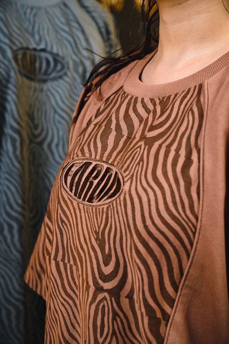 EZBRA TEE: WHISKEY [UNISEX]