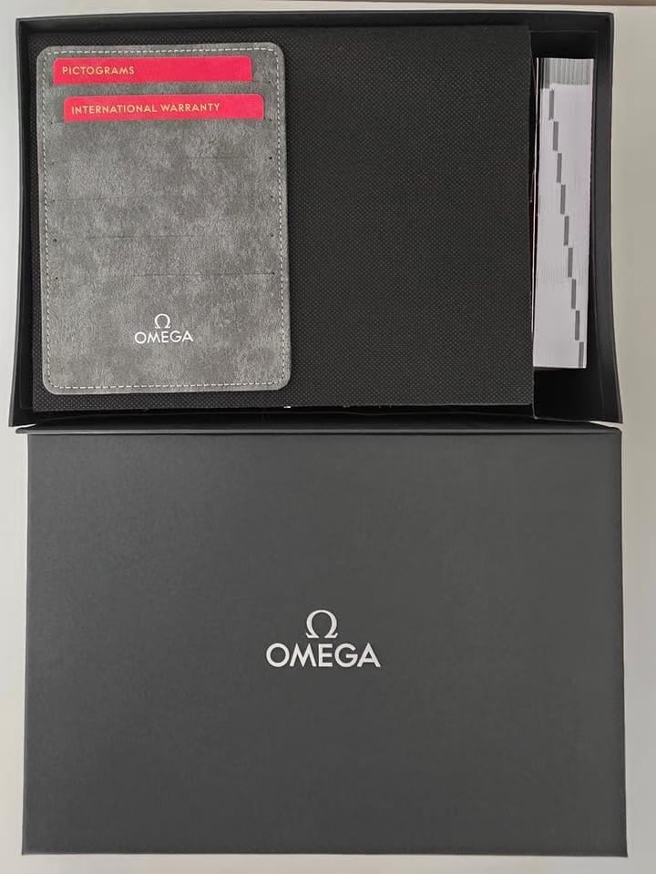 Omega Speedmaster Professional MoonwatchÉdition First on Space