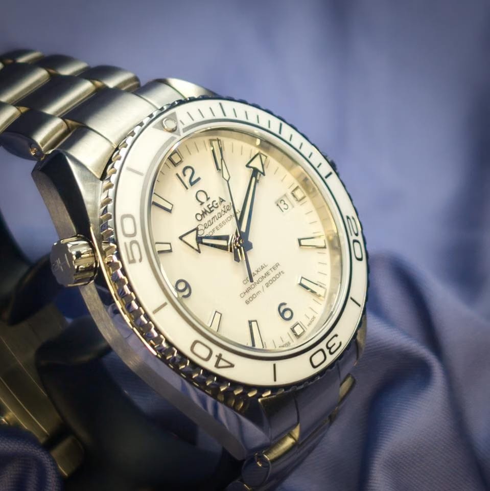 Omega Seamaster Planet Ocean White Dial & Bezel 232.30.42.21.04.001 B&P Excellent