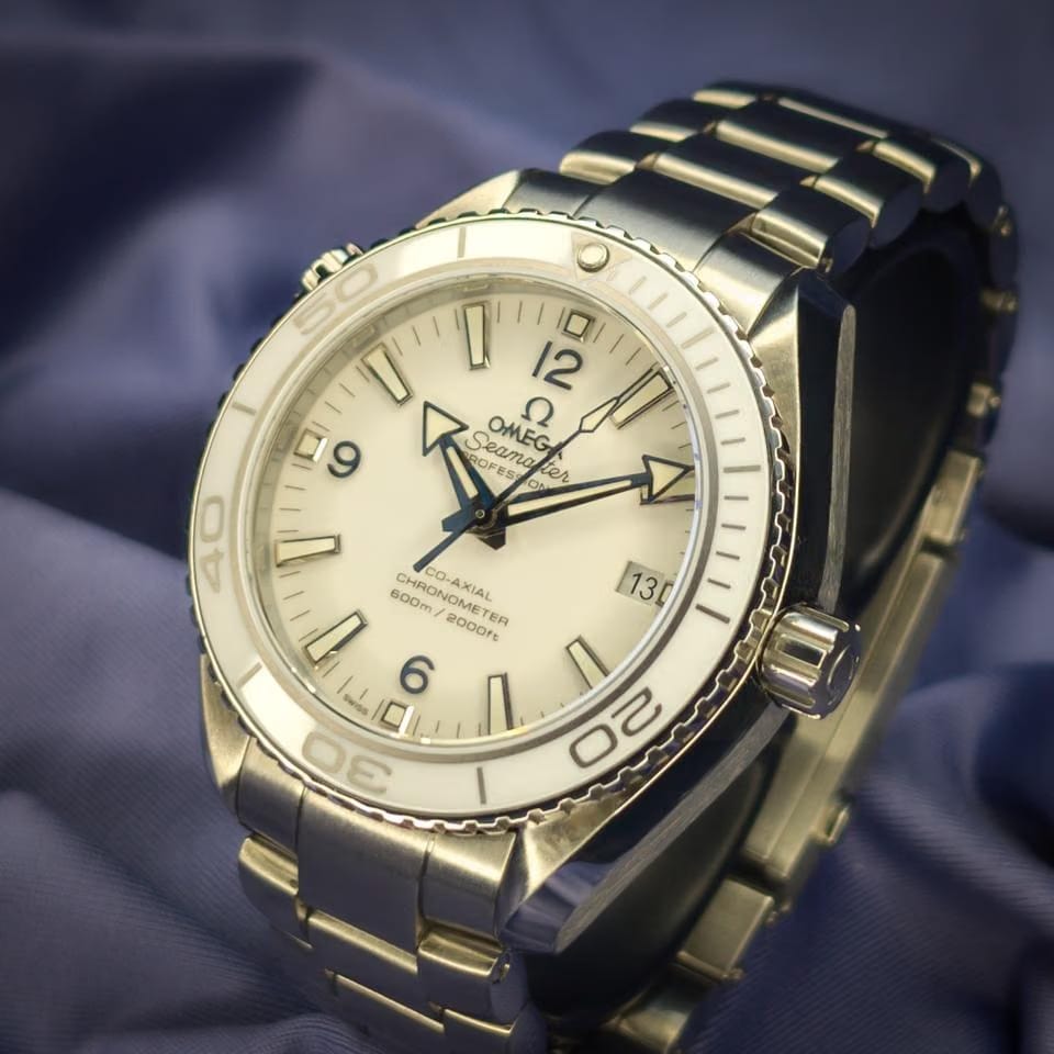 Omega Seamaster Planet Ocean White Dial & Bezel 232.30.42.21.04.001 B&P Excellent