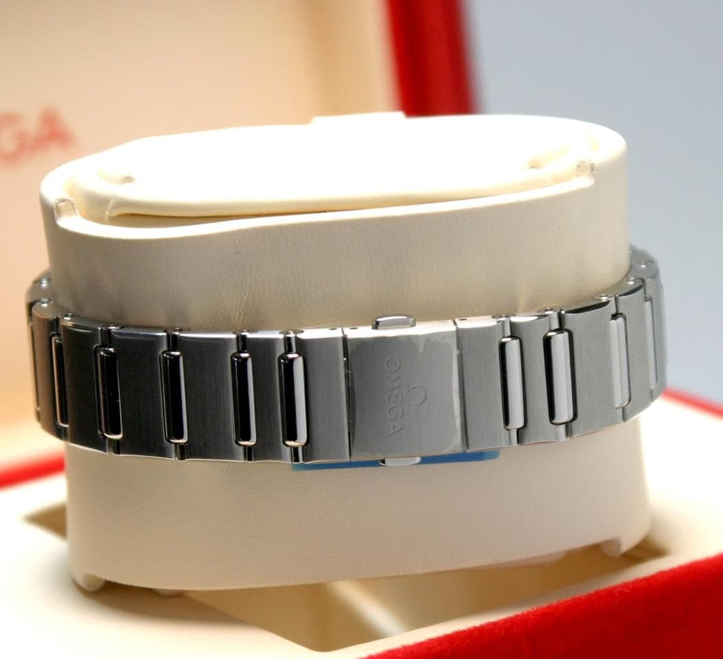 Omega Constellation Master Chronometer Manhattan
