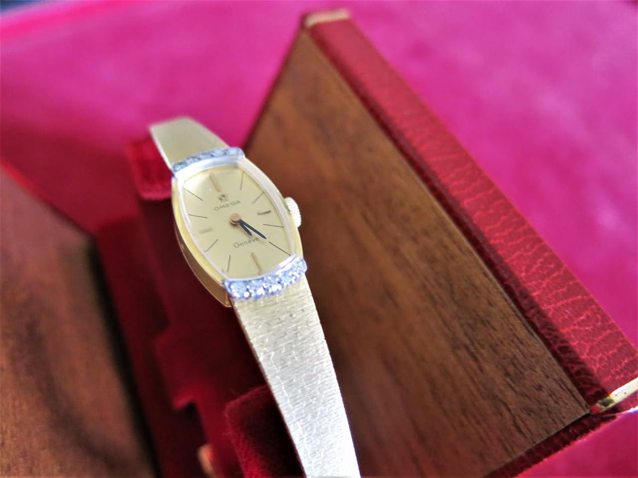 Omega Genèvecocktailwatch gold with diamonds