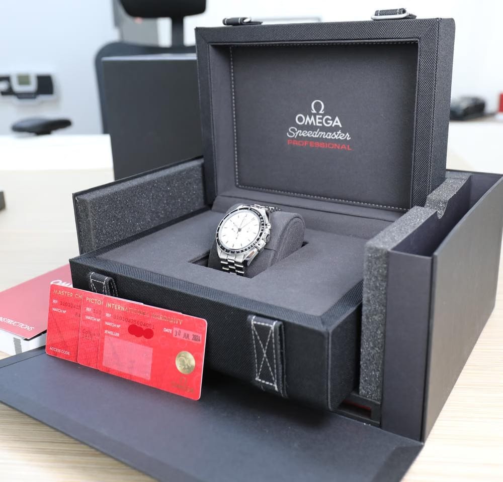 Omega Speedmaster Professional Moonwatch42mm - White Dial Unworn - Full Set