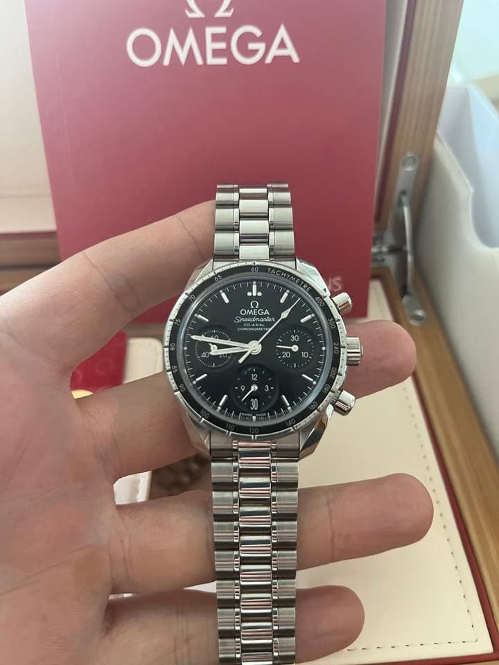 Omega Speedmaster Chronometer Chronograph Automatic Barely worn great condition with box and papers