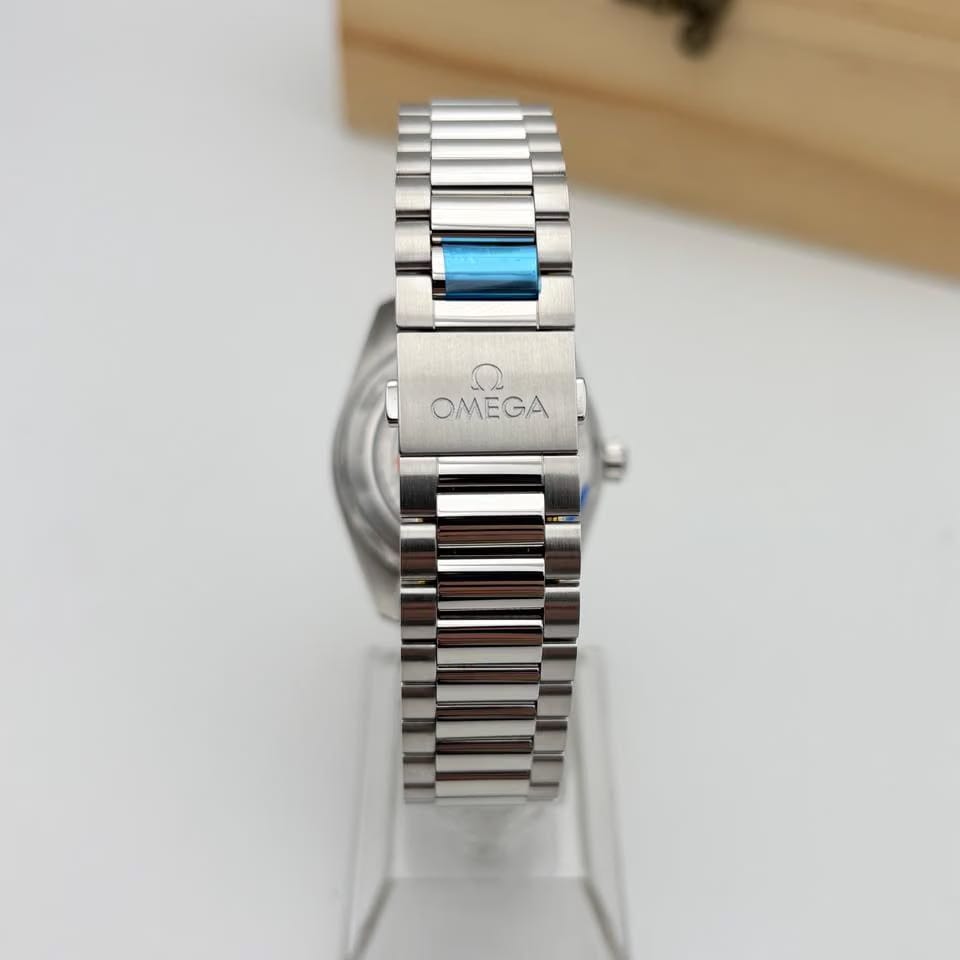 Omega Seamaster Railmaster38mm 235.10.38.20.13.001 38mm Brown Dial Circa 2026 Unworn Full Set