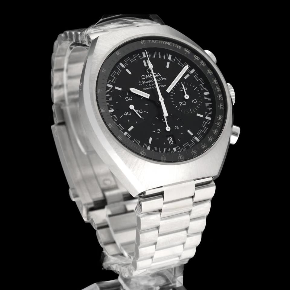 Omega Speedmaster Mark II327.10.43.50.01.001 / BOX & PAPERS / Automatic / 42,4mm / 2025