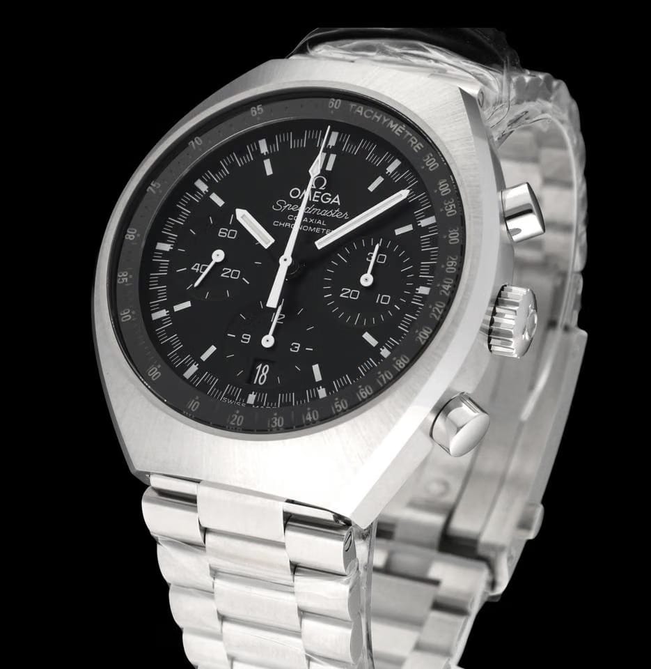 Omega Speedmaster Mark II327.10.43.50.01.001 / BOX & PAPERS / Automatic / 42,4mm / 2025
