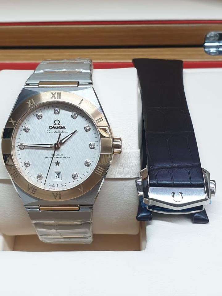 Omega Constellation Co-axial Master Chronometer 18k Rosegold and Steel Strap + Leather strap
