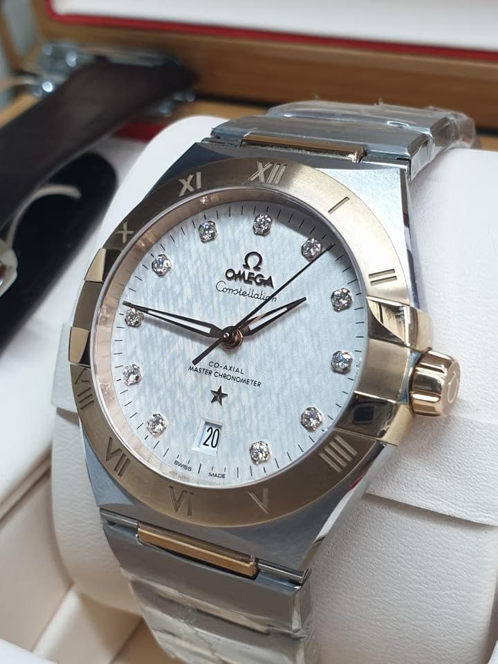 Omega Constellation Co-axial Master Chronometer 18k Rosegold and Steel Strap + Leather strap