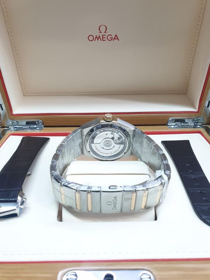 Omega Constellation Co-axial Master Chronometer 18k Rosegold and Steel Strap + Leather strap