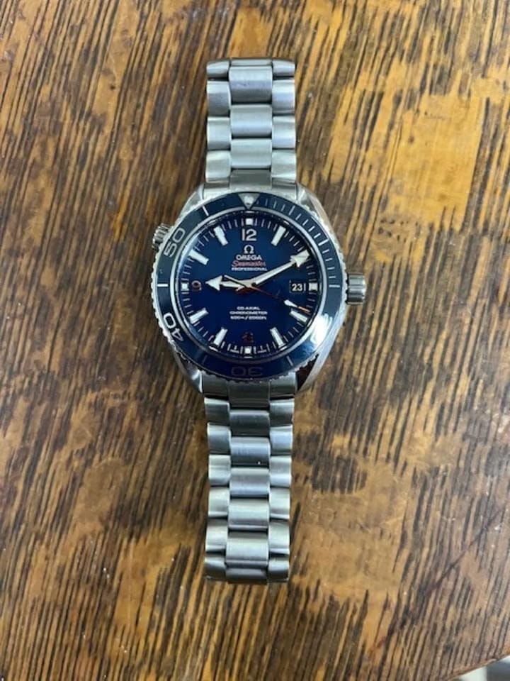 Omega Seamaster Planet Ocean Like NEW , wore twice Limited edition Mohagany display box.
