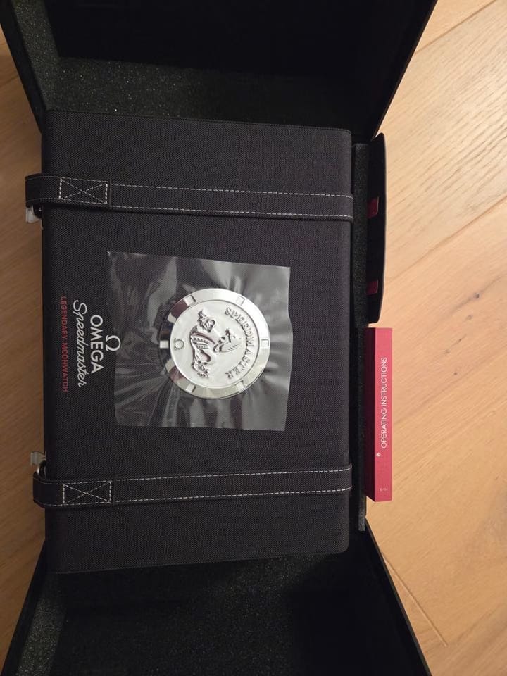 Omega Speedmaster Professional Moonwatchfull set extra bands unworn original bracelet