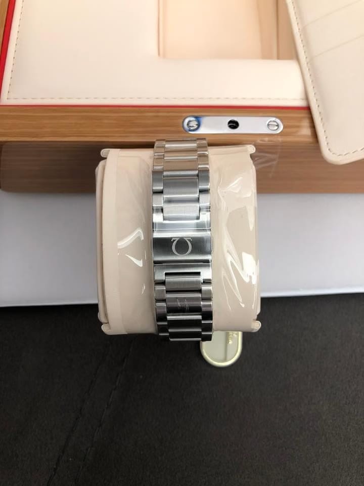 Omega Seamaster Aqua Terra Unworn – Full Set 2022 – White Dial