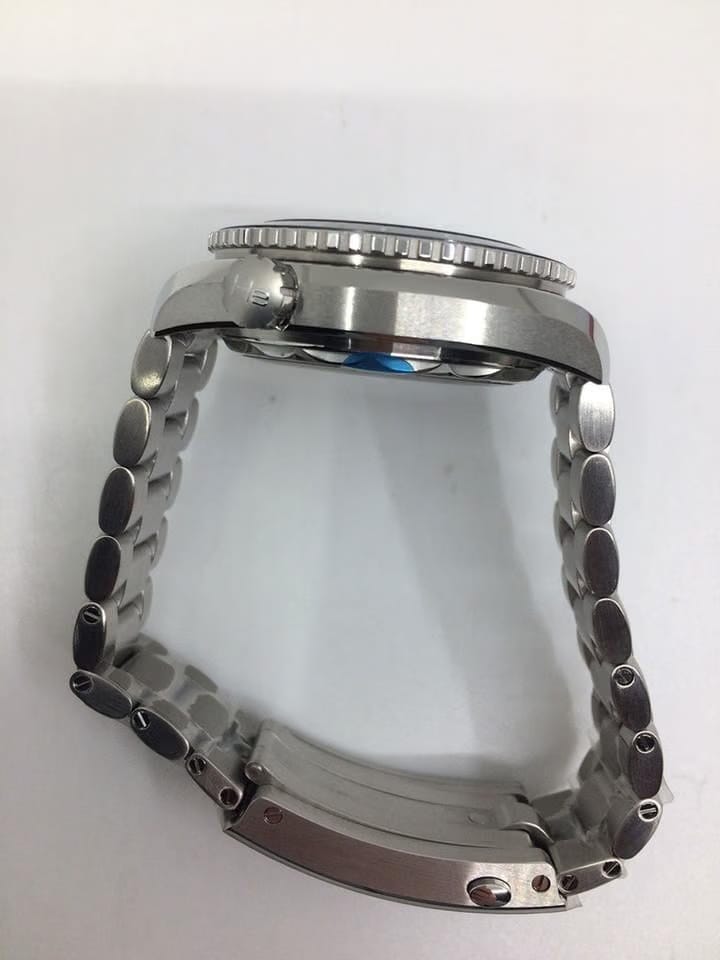 Omega Seamaster Planet Ocean600m 43.5 mm otomatik saat 215.30.44.21.01.001
