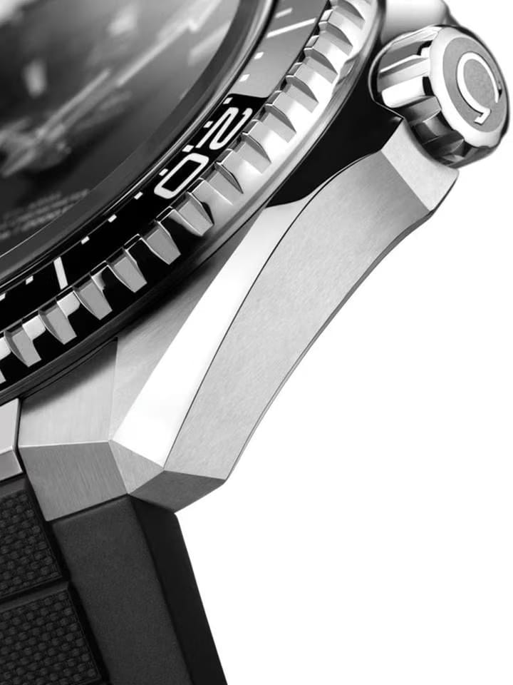 Omega Seamaster Planet Ocean600m Blk dial 42mm 217.32.42.21.01.001 Rubber strap