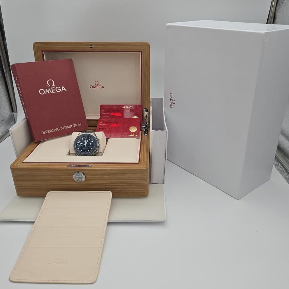 Omega Speedmaster Moonwatch Chronograph Co-axial OMEGA Titanium Speedmaster 311.90.44.51.03.001 Blue Dial