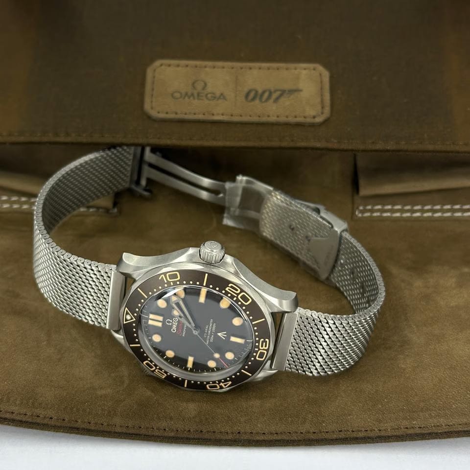 Omega Seamaster Diver 300 MUnworn 2026 007 Edition Seamaster Diver 300 Ref# 210.90.42.20.01.001 box and papers