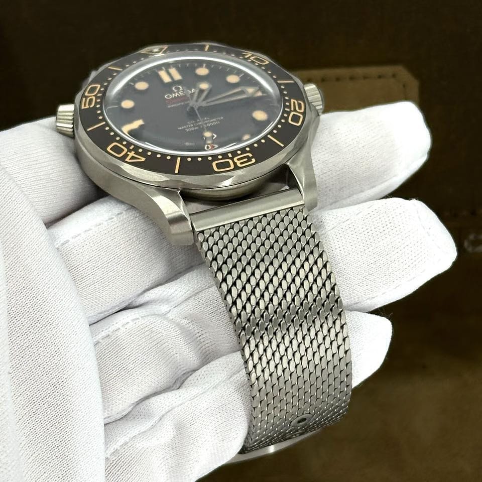 Omega Seamaster Diver 300 MUnworn 2026 007 Edition Seamaster Diver 300 Ref# 210.90.42.20.01.001 box and papers
