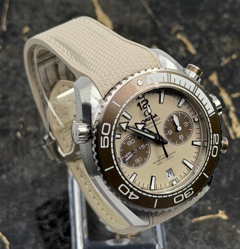 Omega Seamaster Planet Ocean Chronograph New 2026 - Seamaster Planet Ocean 600 M - Chronograph - 45,5 mm - Beige Dial