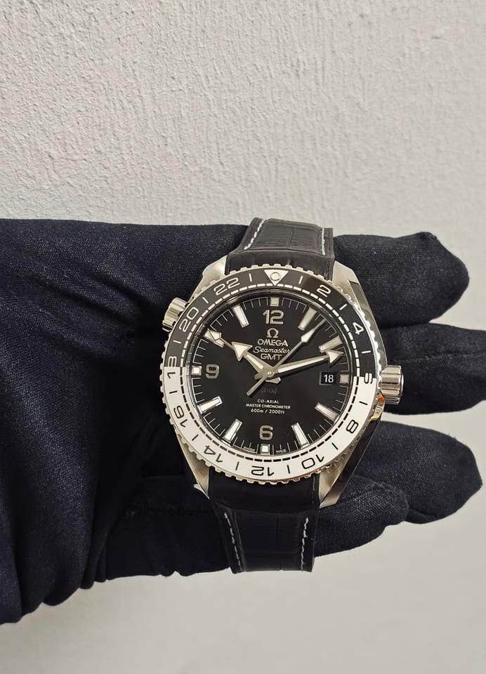 Omega Seamaster Planet Ocean GMT Steel 44 MM - 'Oreo Edition' Black/White Bezel-Box & Papers 2026