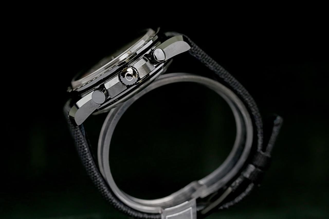 Omega Speedmaster311.92.44.51.01.007 Dark Side of the Moon Ceramic open caseback