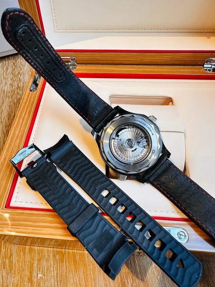 Omega Seamaster Diver 300 MTitanium/Black Ceramic Co-Axial Master Chronometer