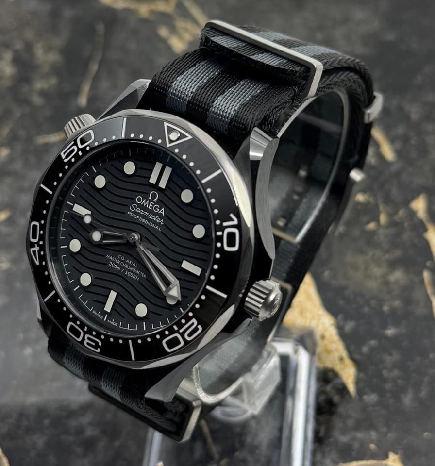 Omega Seamaster Diver 300 MNew 2026 - Black Ceramic - Nato Strap - Seamaster Diver 300 M - 43,5mm