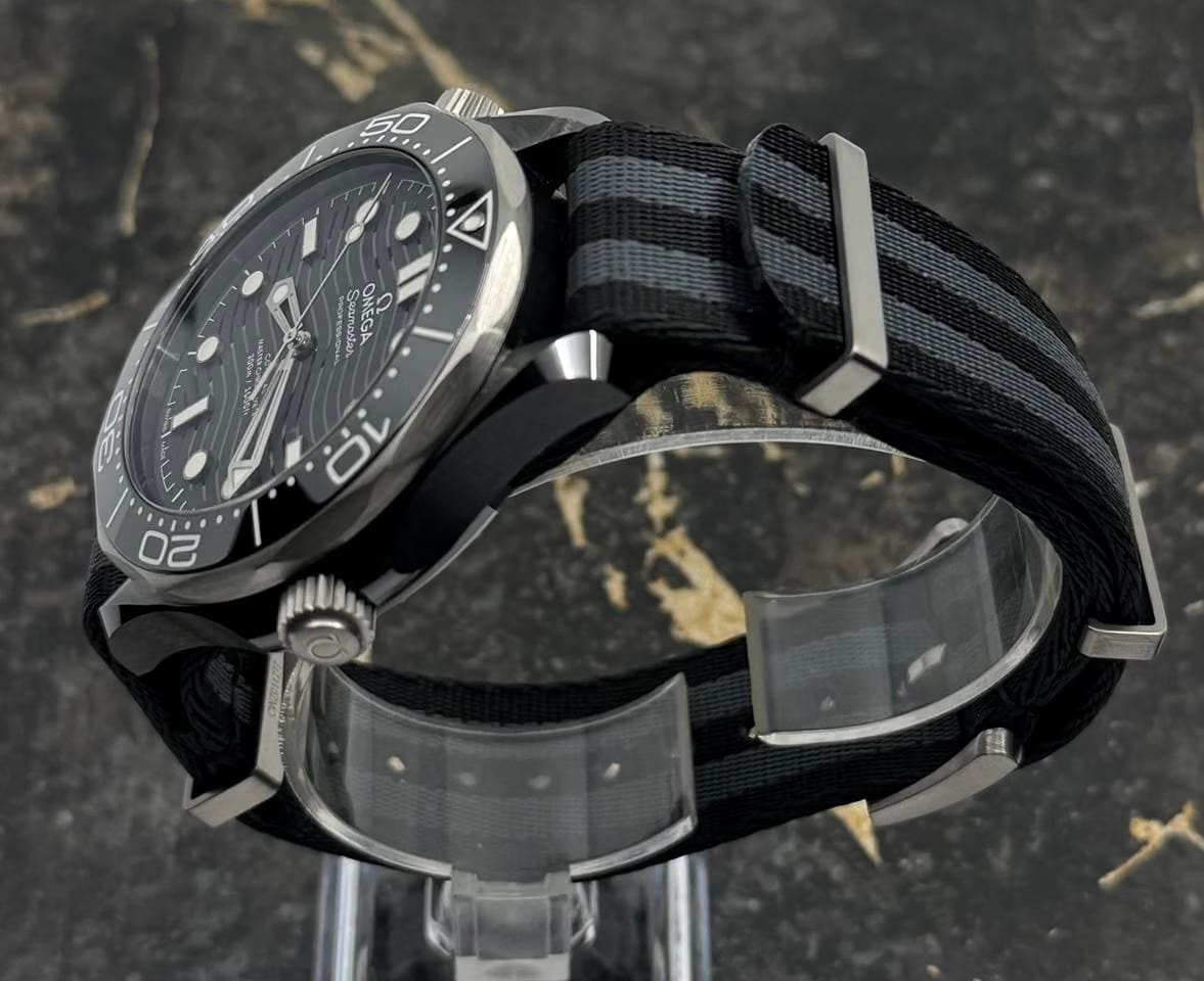 Omega Seamaster Diver 300 MNew 2026 - Black Ceramic - Nato Strap - Seamaster Diver 300 M - 43,5mm