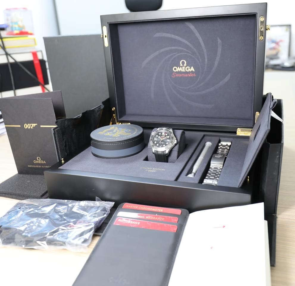 Omega Seamaster Diver 300 MJames Bond Anniversary - Limited Edition - 42mm Unworn - Full Set