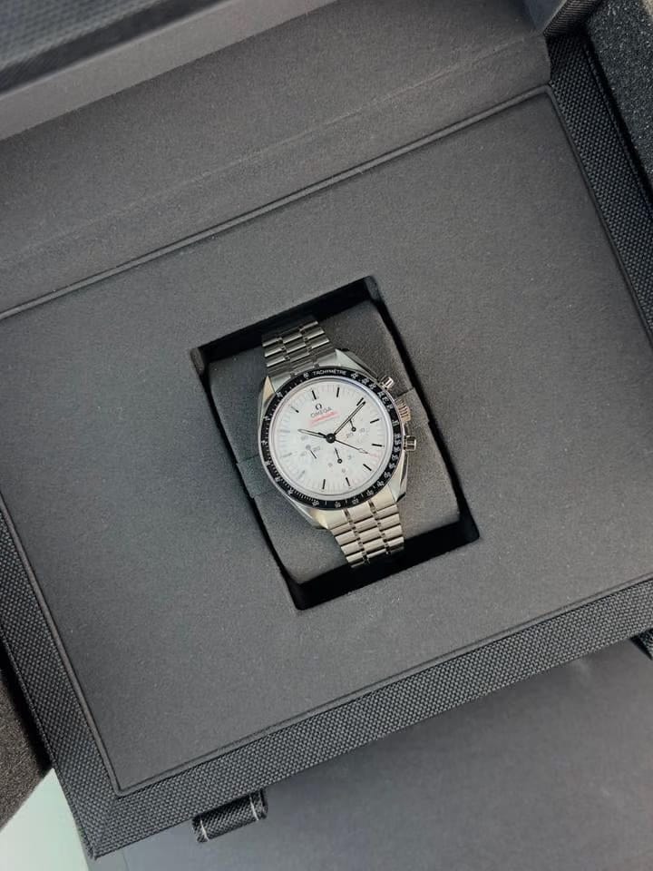 Omega Speedmaster Professional Moonwatch White Dial 42mm steel 310.30.42.50.04.001