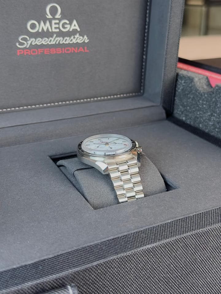 Omega Speedmaster Professional Moonwatch White Dial 42mm steel 310.30.42.50.04.001