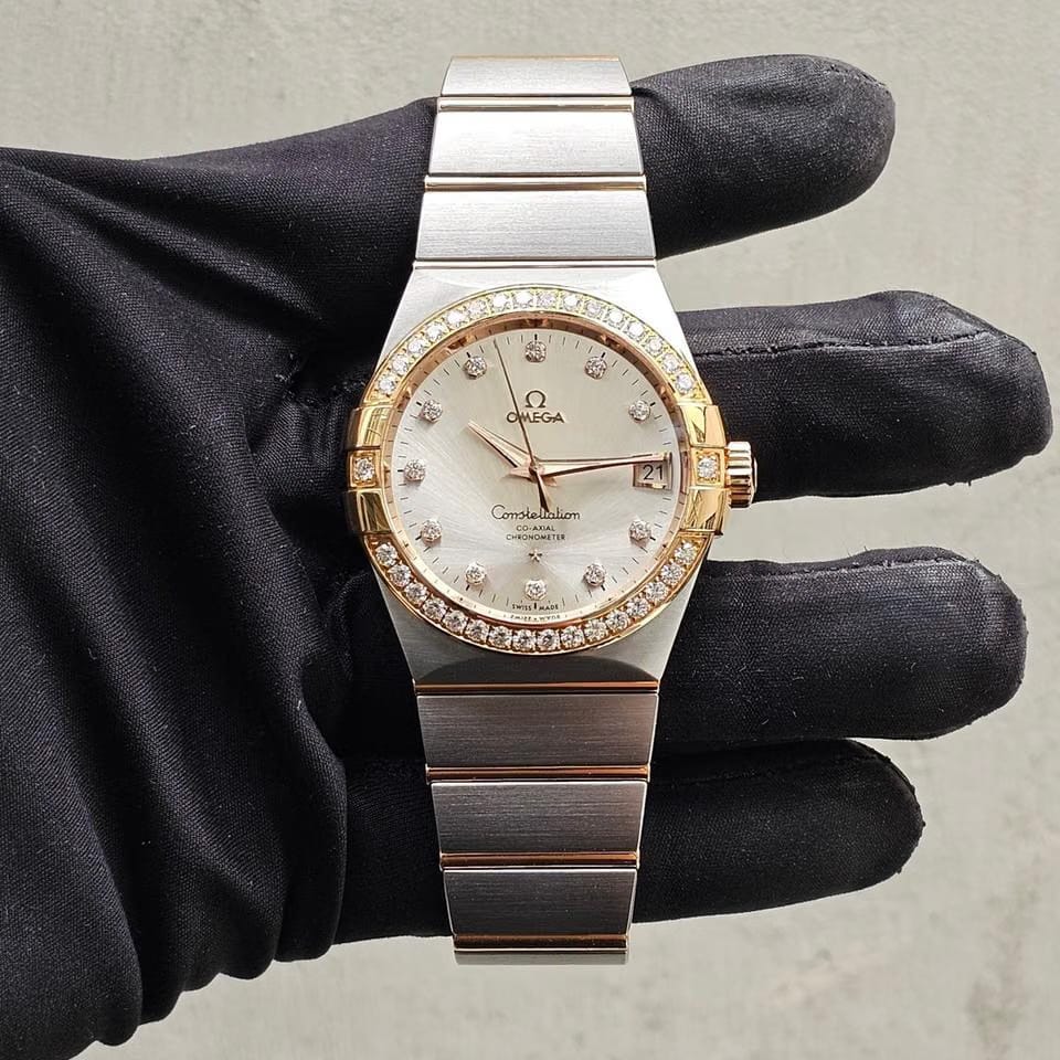 Omega Constellation Men38 MM - Silver Diamond Dial - Box & Papers 2024 - Factory Bezel - Rose Gold