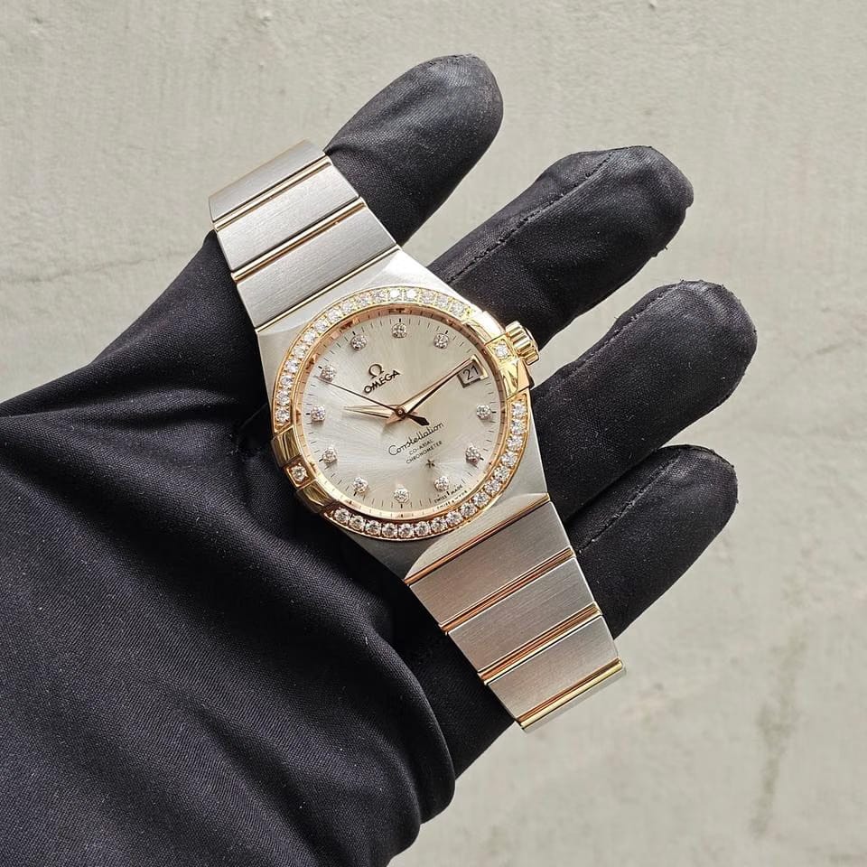 Omega Constellation Men38 MM - Silver Diamond Dial - Box & Papers 2024 - Factory Bezel - Rose Gold