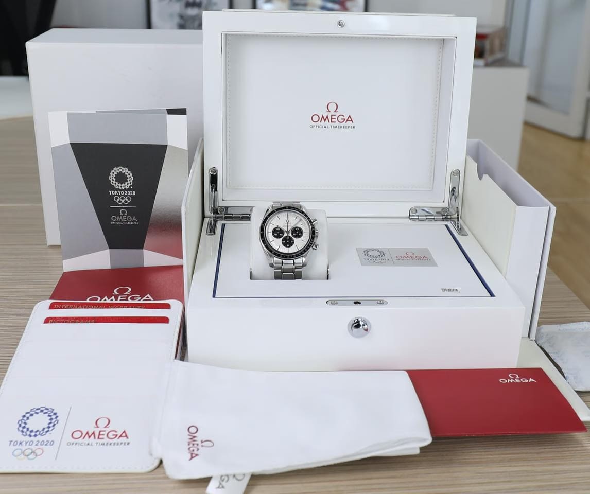 Omega Speedmaster2020 Tokyo - Panda Dial - 42mm - Limited Edition Unworn - Full Set