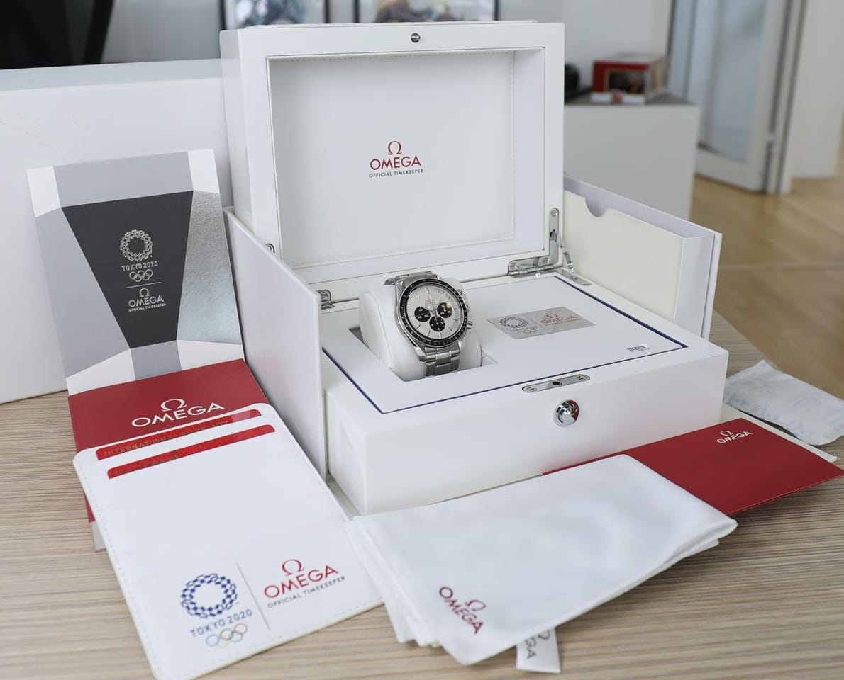 Omega Speedmaster2020 Tokyo - Panda Dial - 42mm - Limited Edition Unworn - Full Set