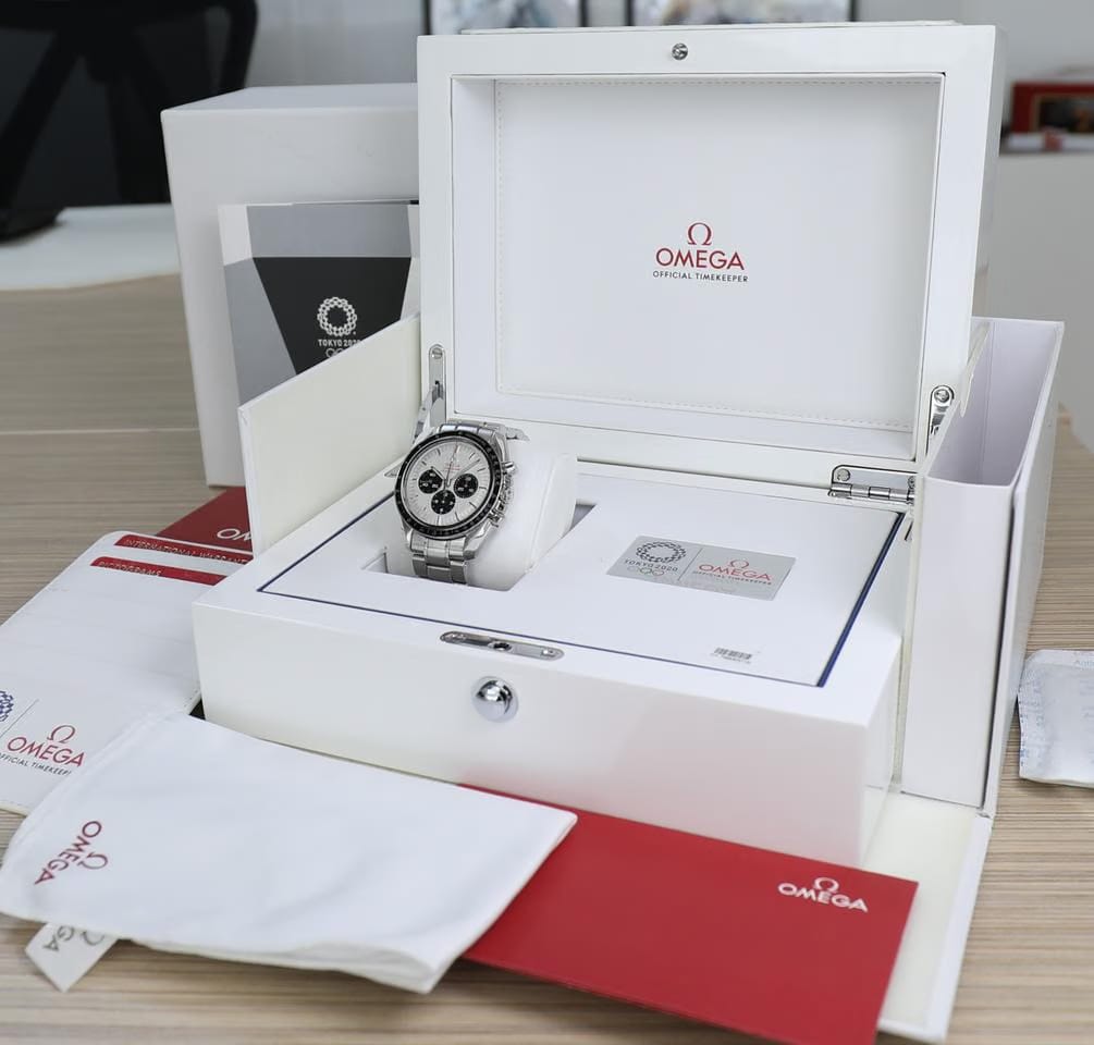 Omega Speedmaster2020 Tokyo - Panda Dial - 42mm - Limited Edition Unworn - Full Set