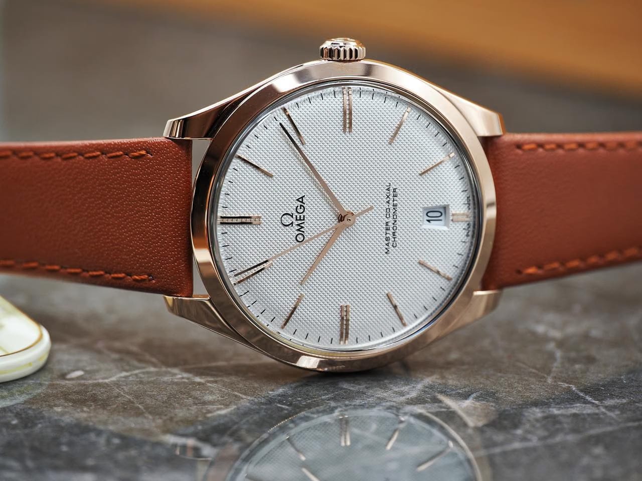 Omega De Ville Trésor Ref. 432.53.40.21.02.002 with Box and Papers - Rosegold - New/Unworn