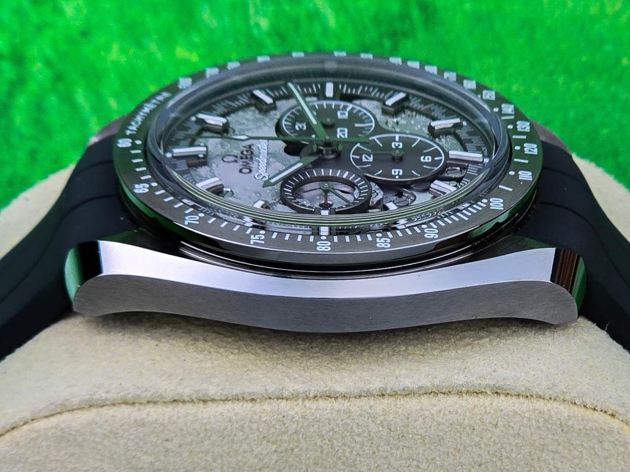 Omega Speedmaster Dark Side Of The Moon 44mm on Rubber Strap - New Movement 2025 release Ref 310.92.44.50.06.002 - Like New 01/2025 (?)