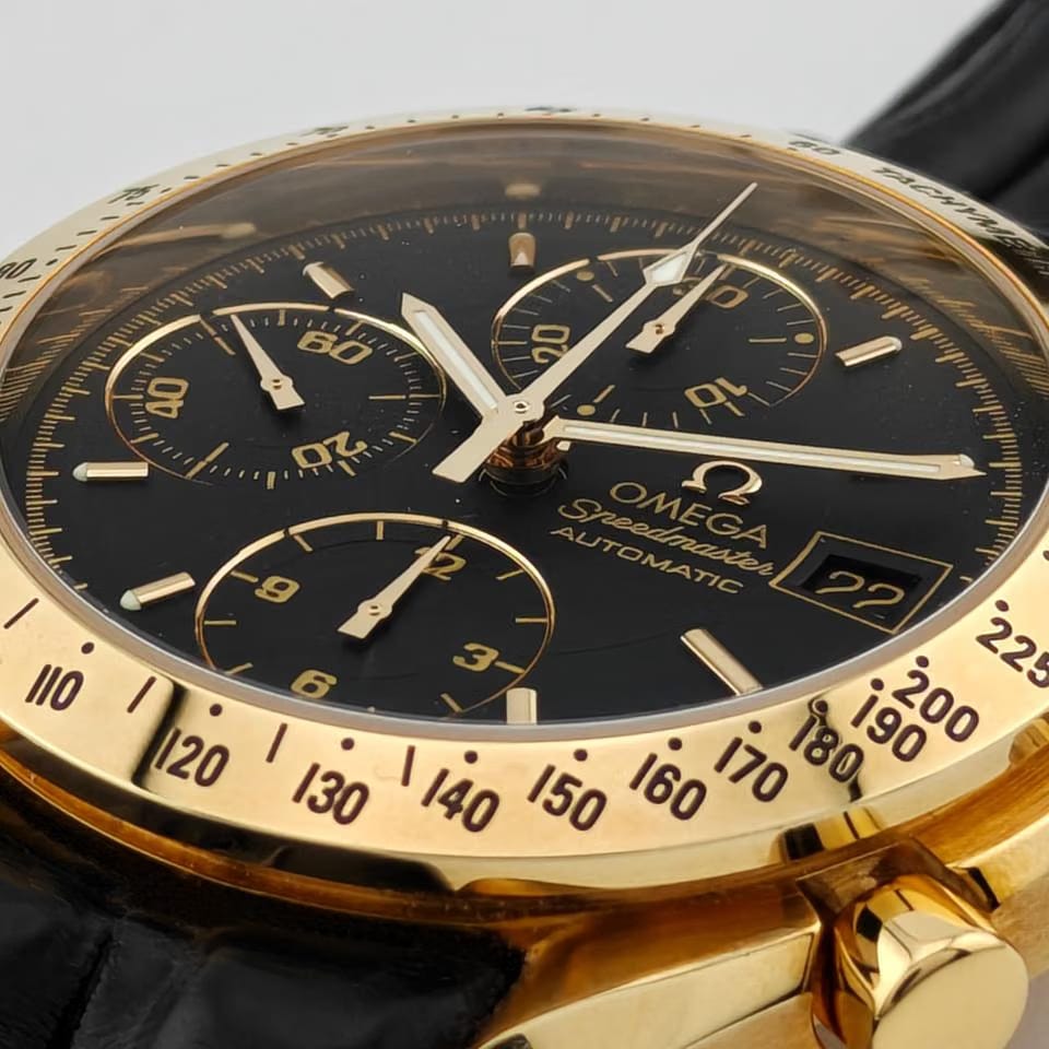 Omega Speedmaster Date3613.53.00 quadrante nero / cassa oro 18 Kt / cinturino pelle / NOS