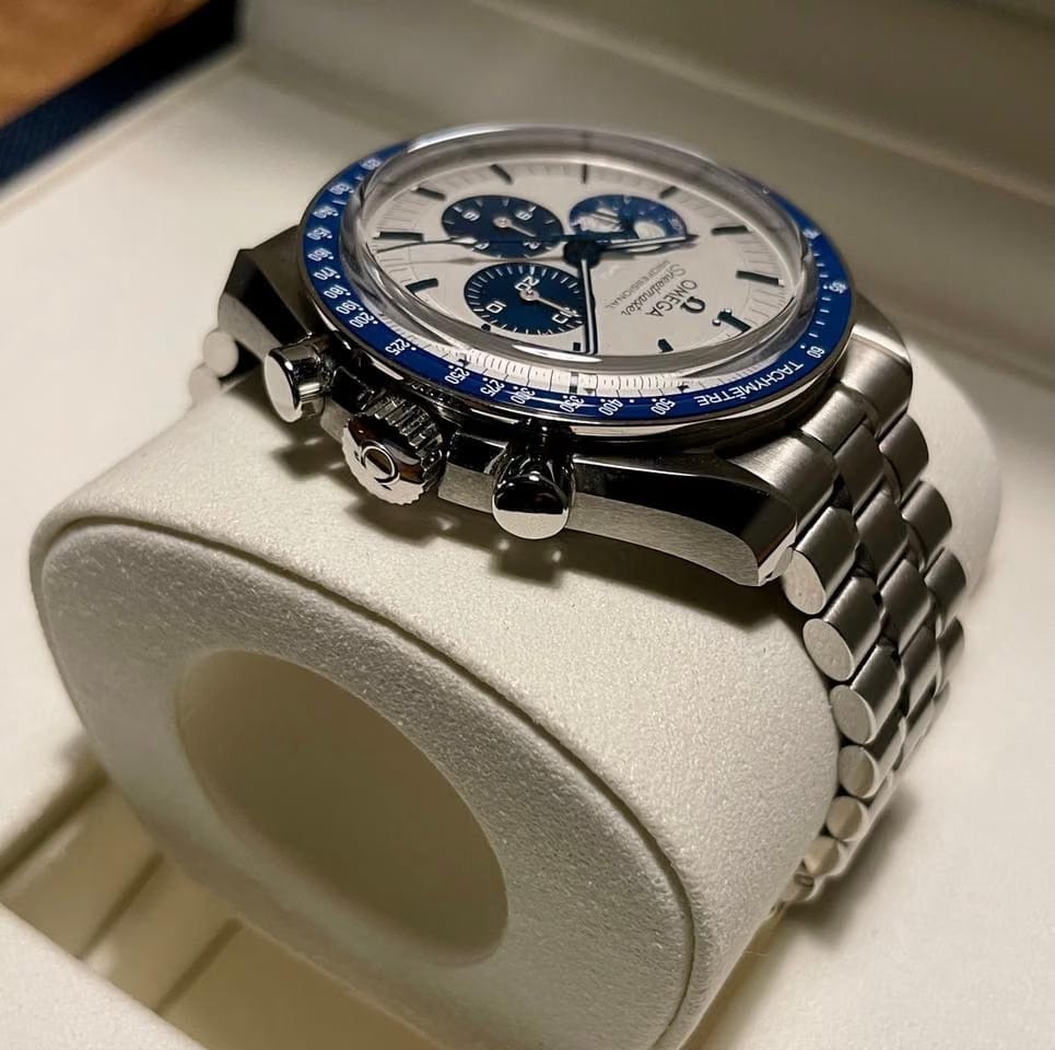 Omega Speedmaster Professional Moonwatch'Silver Snoopy Award' NEW Complete Set +Bracelet & Stickers | 50th Anniversary Ed