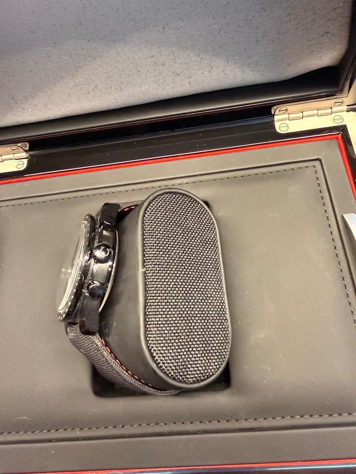 Omega Speedmaster Dark Side Of The Moon Moonwatch Almost unworn. Never damaged. Complete set.