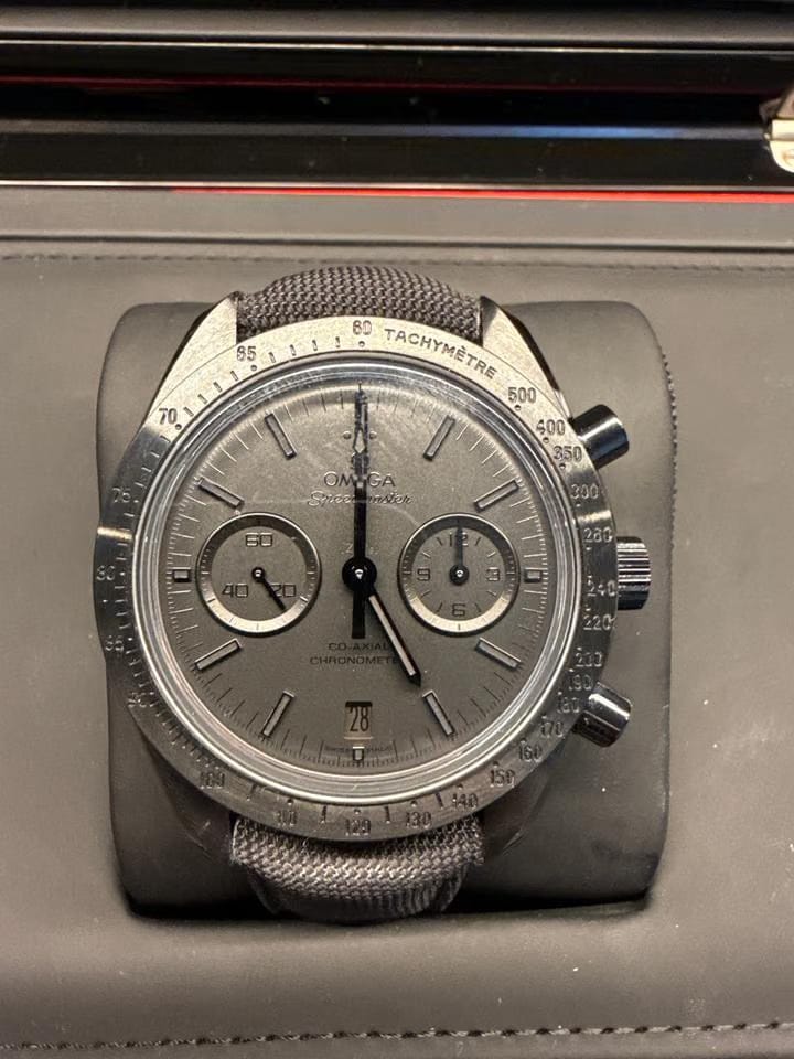 Omega Speedmaster Dark Side Of The Moon Moonwatch Almost unworn. Never damaged. Complete set.