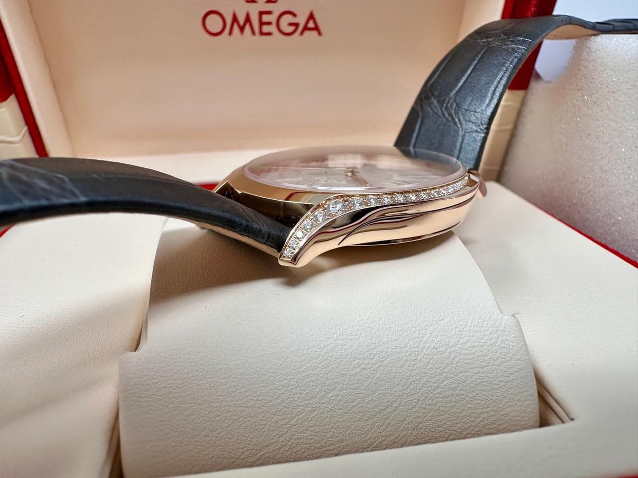 Omega De Ville Trésor Quartz 428.58.36.60.02.001 Gold Box Papers UNWORN 2025 VAT