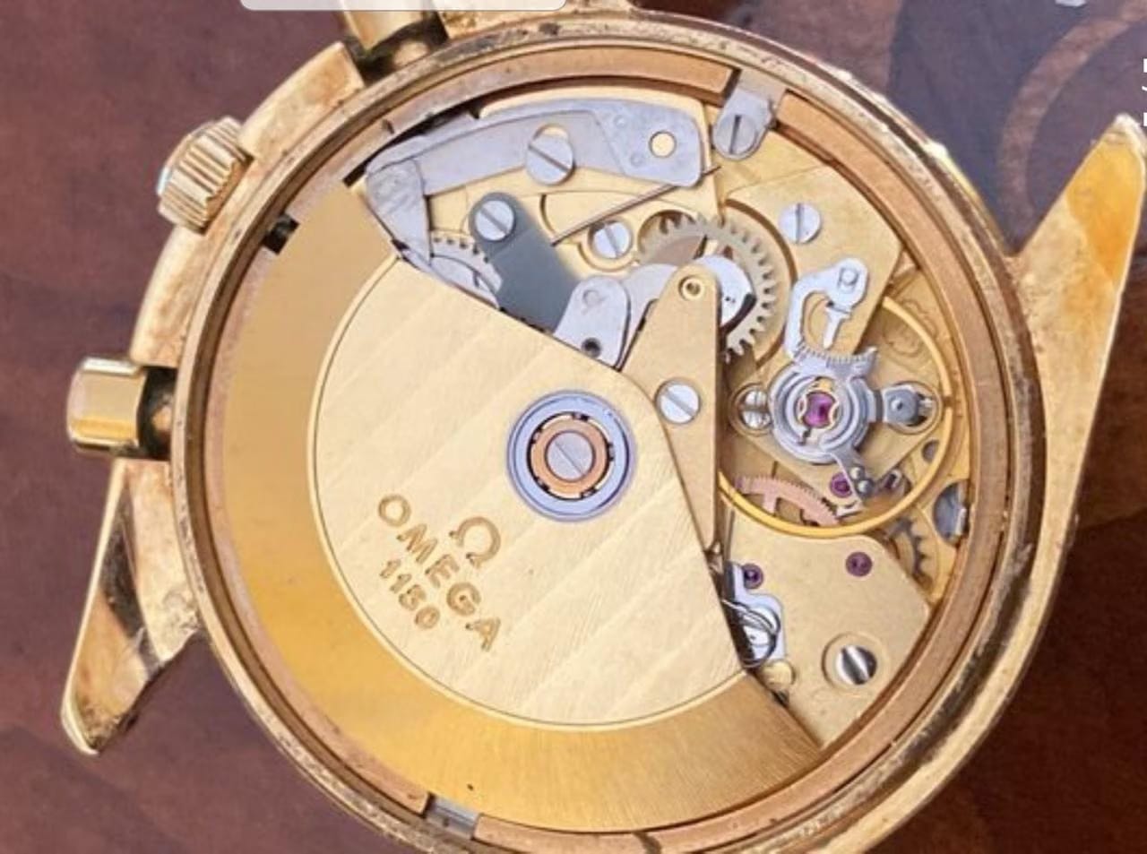 Omega Speedmaster Daterévision complète Omega. Garantie 04/2026