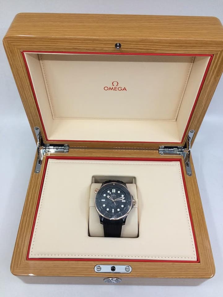 Omega Seamaster Diver 300 M43.5 mm otomatik saat 210.62.44.20.01.001