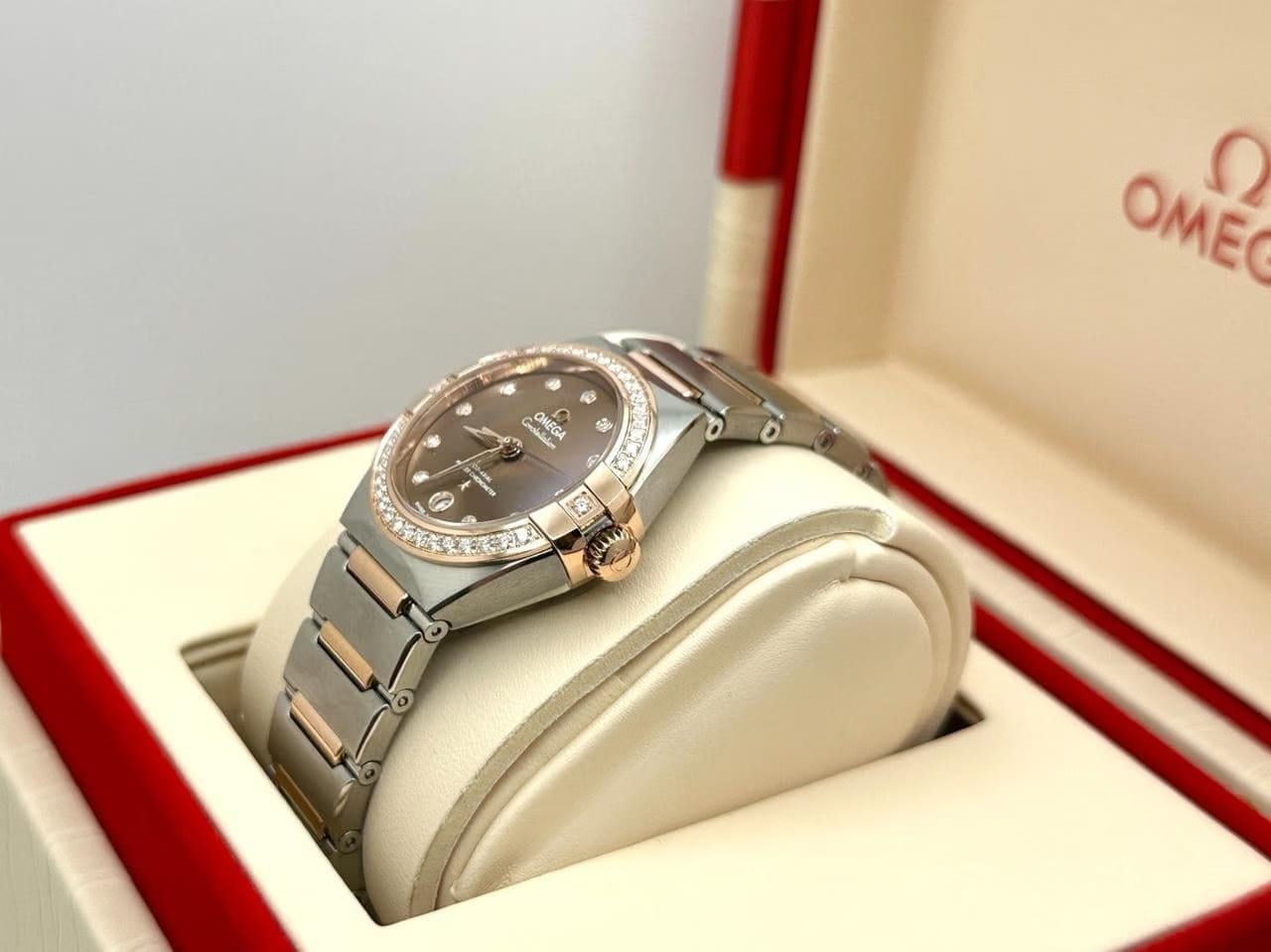 Omega Constellation NEW Omega Constellation 131.25.29.20.63.001 Diamonds 18 K Gold Steel Box Paper
