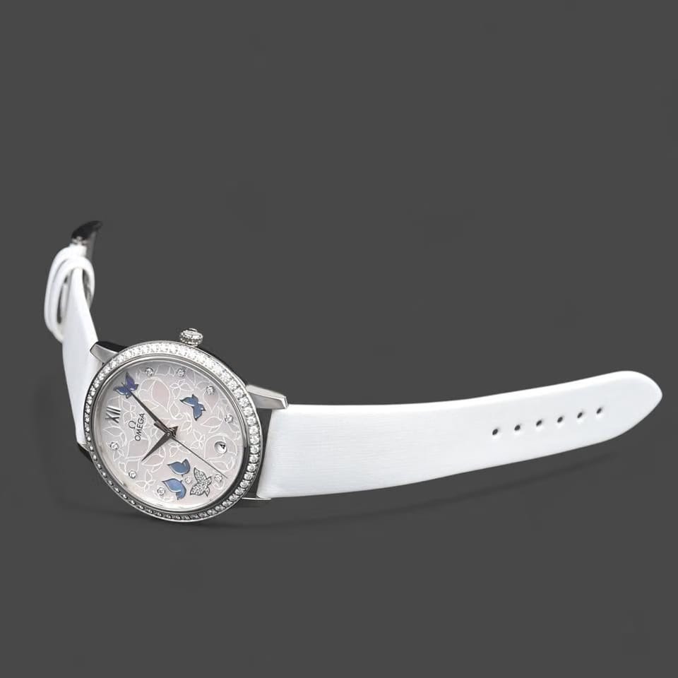 Omega De Ville Prestige Butterfly / Diamonds / White gold / 36.8 mm / 424.57.37.20.55.002