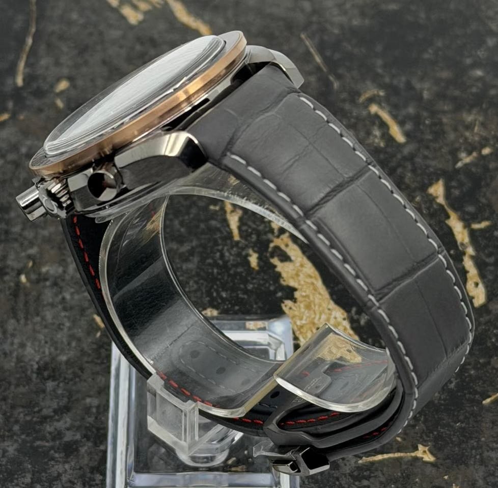 Omega Speedmaster New 2026 - Speedmaster Dark Side of the Moon 44mm - Meteorite - Leather